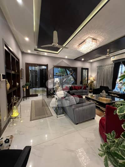 ڈی ایچ اے فیز 6 - بلاک این فیز 6,ڈیفنس (ڈی ایچ اے),لاہور میں 5 کمروں کا 1 کنال مکان 5.75 لاکھ میں کرایہ پر دستیاب ہے۔