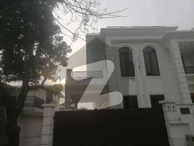 ایف ۔ 7 اسلام آباد میں 1 کنال مکان 16.0 لاکھ میں کرایہ پر دستیاب ہے۔