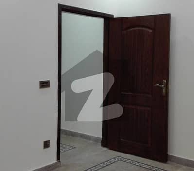 Flat Of 3 Marla Available In Model Town Link Road