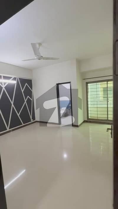 عسکری 11 ۔ سیکٹر بی عسکری 11,عسکری,لاہور میں 3 کمروں کا 11 مرلہ فلیٹ 2.92 کروڑ میں برائے فروخت۔