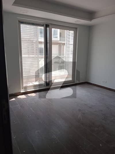 پینٹا سکوائر بائے ڈی ایچ اے لاهور ڈی ایچ اے فیز 5,ڈیفنس (ڈی ایچ اے),لاہور میں 1 کمرے کا 5 مرلہ فلیٹ 1.5 لاکھ میں کرایہ پر دستیاب ہے۔