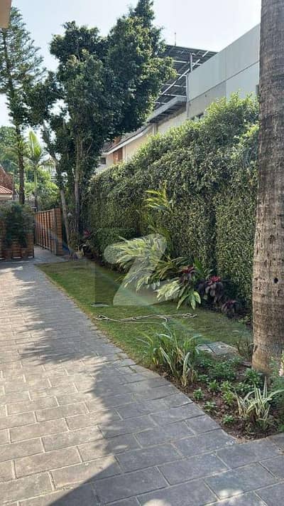 ایف ۔ 8 اسلام آباد میں 1 کمرے کا 4 مرلہ زیریں پورشن 2.0 لاکھ میں کرایہ پر دستیاب ہے۔