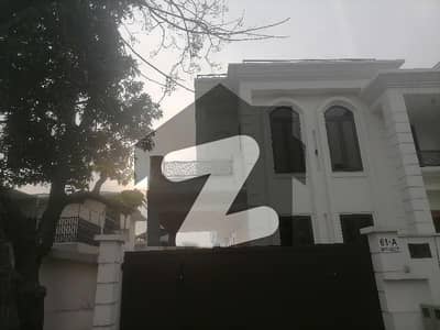 ایف ۔ 7 اسلام آباد میں 1 کنال مکان 16.0 لاکھ میں کرایہ پر دستیاب ہے۔