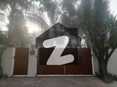 ایف ۔ 7 اسلام آباد میں 7 کمروں کا 2 کنال مکان 17.0 لاکھ میں کرایہ پر دستیاب ہے۔