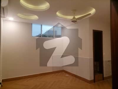 ایف ۔ 7 اسلام آباد میں 7 کمروں کا 1 کنال مکان 8.0 لاکھ میں کرایہ پر دستیاب ہے۔