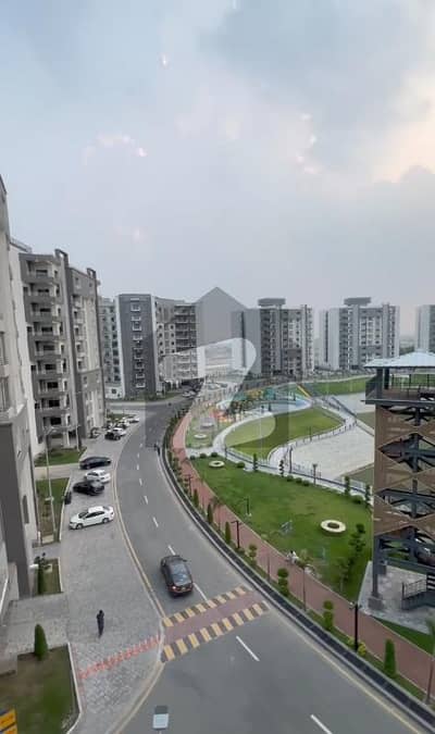 عسکری 11 - سیکٹر ڈی عسکری 11,عسکری,لاہور میں 3 کمروں کا 10 مرلہ فلیٹ 4.05 کروڑ میں برائے فروخت۔