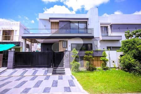 10 Marla Top Quality Build Luxurious Beautiful Modern Design Villa For Sale In DHA Lahore Phase 4 Prime Location