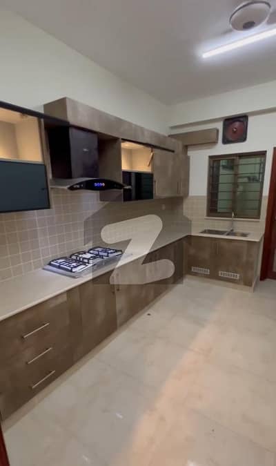 عسکری 11 عسکری,لاہور میں 3 کمروں کا 10 مرلہ فلیٹ 4.15 کروڑ میں برائے فروخت۔