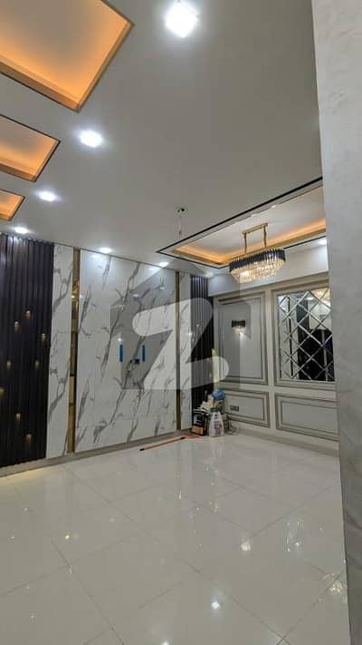 طارق روڈ کراچی میں 2 کمروں کا 6 مرلہ فلیٹ 4.0 کروڑ میں برائے فروخت۔