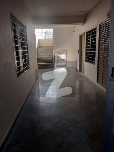 شہید ملت روڈ کراچی میں 3 کمروں کا 9 مرلہ فلیٹ 2.2 لاکھ میں کرایہ پر دستیاب ہے۔