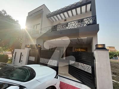 بحریہ انکلیو - سیکٹر این بحریہ انکلیو,بحریہ ٹاؤن,اسلام آباد میں 5 کمروں کا 11 مرلہ مکان 4.5 کروڑ میں برائے فروخت۔