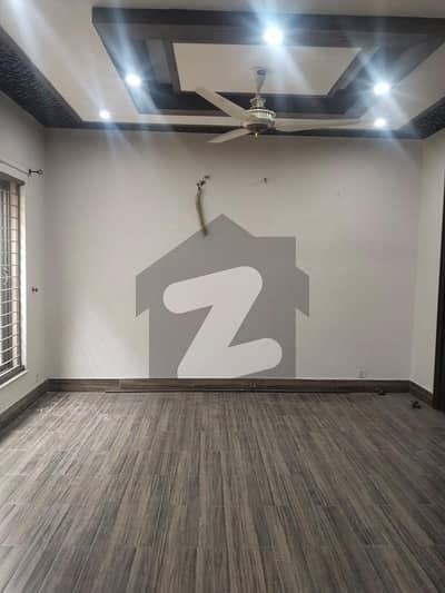 ڈی ایچ اے فیز 8 سابقہ ​​پارک ویو ڈی ایچ اے فیز 8,ڈی ایچ اے ڈیفینس,لاہور میں 7 کمروں کا 1 کنال مکان 2.8 لاکھ میں کرایہ پر دستیاب ہے۔