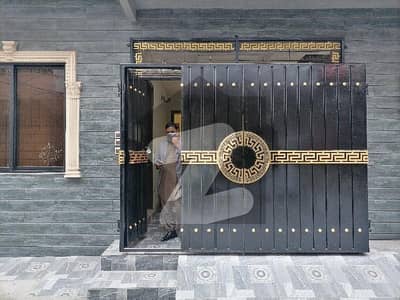 علامہ اقبال ٹاؤن ۔ نیلم بلاک علامہ اقبال ٹاؤن,لاہور میں 6 کمروں کا 5 مرلہ مکان 3.3 کروڑ میں برائے فروخت۔