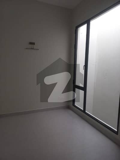 ڈی ایچ اے فیز 8 ڈی ایچ اے ڈیفینس,کراچی میں 3 کمروں کا 4 مرلہ مکان 6.5 کروڑ میں برائے فروخت۔