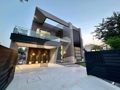 لیک سٹی میڈوز لاہور میں 4 کمروں کا 10 مرلہ مکان 5.1 کروڑ میں برائے فروخت۔