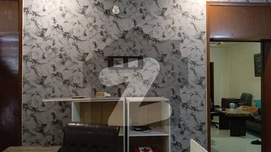 فیصل ٹاؤن لاہور میں 4 کمروں کا 10 مرلہ مکان 1.6 لاکھ میں کرایہ پر دستیاب ہے۔