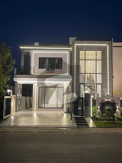 بحریہ ٹاؤن جینیپر بلاک بحریہ ٹاؤن سیکٹر سی,بحریہ ٹاؤن,لاہور میں 5 کمروں کا 10 مرلہ مکان 3.79 کروڑ میں برائے فروخت۔