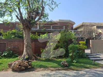 One Kanal Used Modern Design Owner Build Solid Bungalow For Sale At Prime Location Of DHA Lahore Near To Park Masjid & Commercial Market.