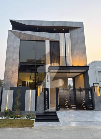 ڈی ایچ اے 9 ٹاؤن ڈیفنس (ڈی ایچ اے),لاہور میں 3 کمروں کا 5 مرلہ مکان 90.0 ہزار میں کرایہ پر دستیاب ہے۔