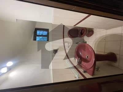 عسکری 10 عسکری,لاہور میں 5 کمروں کا 1 کنال مکان 2.5 لاکھ میں کرایہ پر دستیاب ہے۔