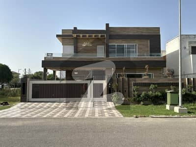 Near Mcdonald's 1 Kanal Most Beautiful Luxury Bungalow for Sale