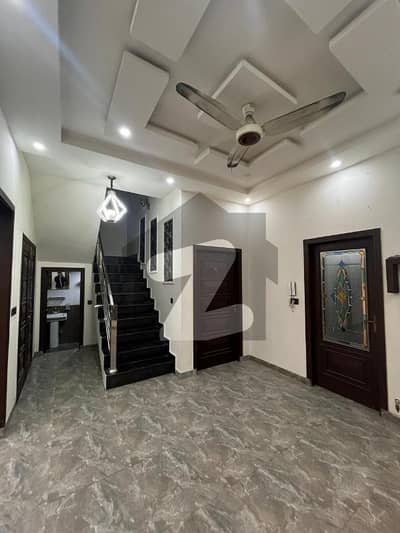 Prime Location 10 Marla Upper Portion For Rent In Wapda Town