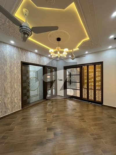 Prime Location 10 Marla House In Wapda Town Is Available For rent