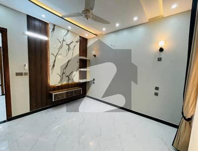 Good Prime Location 5 Marla House For rent In Wapda Town