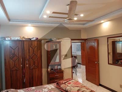 گلستانِِ جوہر ۔ بلاک 18 گلستانِ جوہر,کراچی میں 3 کمروں کا 9 مرلہ فلیٹ 1.6 کروڑ میں برائے فروخت۔