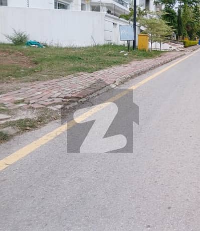 C3 9 marla plot available