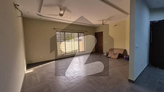 بحریہ انکلیو بحریہ ٹاؤن,اسلام آباد میں 2 کمروں کا 10 مرلہ زیریں پورشن 80.0 ہزار میں کرایہ پر دستیاب ہے۔