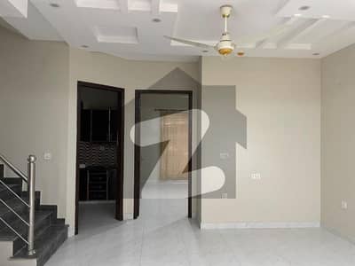 ڈی ایچ اے فیز 6 ڈیفنس (ڈی ایچ اے),لاہور میں 3 کمروں کا 5 مرلہ مکان 1.2 لاکھ میں کرایہ پر دستیاب ہے۔ ڈی ایچ اے فیز 6 ڈیفنس (ڈی ایچ اے),لاہور میں 3 کمروں کا 5 مرلہ مکان 1.2 لاکھ میں کرایہ پر دستیاب ہے۔