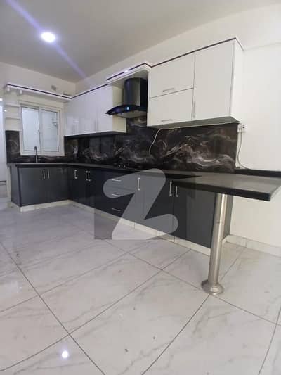 Prime Location 2000 Square Feet Flat For sale In Karachi