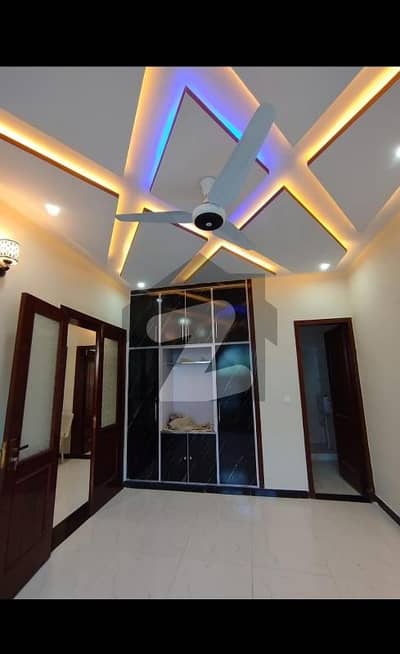 جی ۔ 13 اسلام آباد میں 2 کمروں کا 5 مرلہ زیریں پورشن 52.0 ہزار میں کرایہ پر دستیاب ہے۔