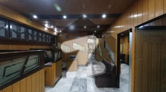 شاہراہِ فیصل کراچی میں 4 کمروں کا 13 مرلہ دفتر 4.0 لاکھ میں کرایہ پر دستیاب ہے۔