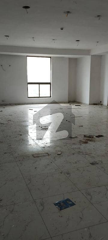 الحفیظ ایگزیکٹو گلبرگ 3,گلبرگ,لاہور میں 1 کمرے کا 6 مرلہ دفتر 1.6 لاکھ میں کرایہ پر دستیاب ہے۔