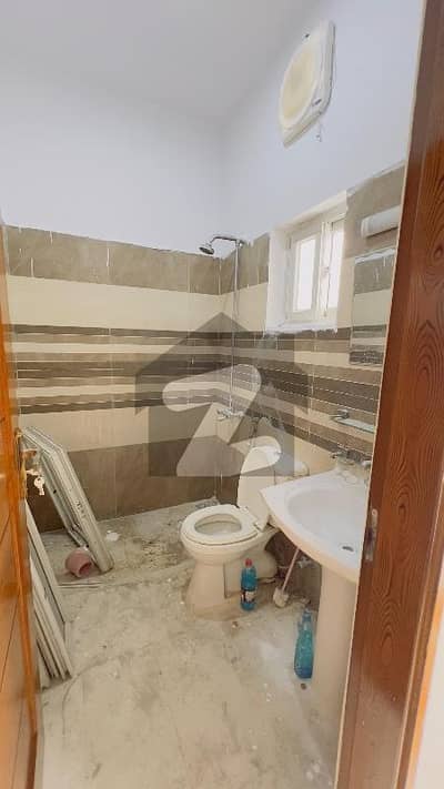 E11/4 1 kanal Full House 9 Bedroom