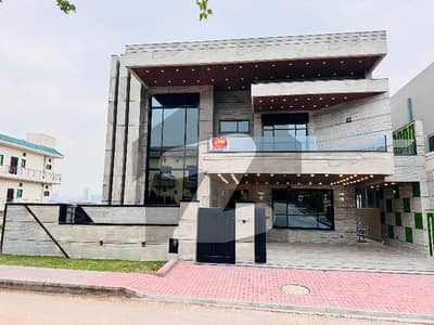 بحریہ ٹاؤن فیز 5 بحریہ ٹاؤن راولپنڈی,راولپنڈی میں 6 کمروں کا 1 کنال مکان 14.25 کروڑ میں برائے فروخت۔