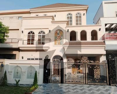 Prime Location House Of 10 Marla For sale In Canal View Housing Scheme