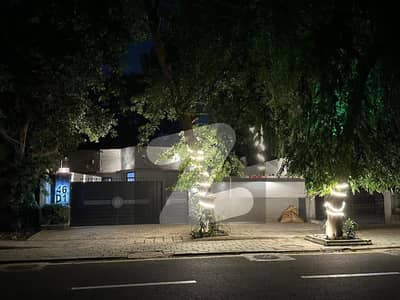 BUILDING FOR RENT M M ALAM ROAD GULBERG LAHORE