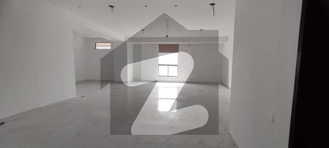 الحفیظ ایگزیکٹو گلبرگ 3,گلبرگ,لاہور میں 1 کمرے کا 5 مرلہ دفتر 1.58 لاکھ میں کرایہ پر دستیاب ہے۔