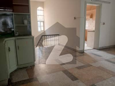 علامہ اقبال ٹاؤن لاہور میں 3 کمروں کا 10 مرلہ بالائی پورشن 60.0 ہزار میں کرایہ پر دستیاب ہے۔