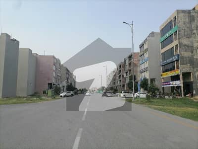 ڈی ایچ اے فیز 6 - سی سی 2 بلاک ڈی ایچ اے فیز 6,ڈیفنس (ڈی ایچ اے),لاہور میں 8 مرلہ کمرشل پلاٹ 12.0 کروڑ میں برائے فروخت۔