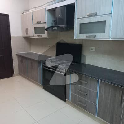 عسکری 11 عسکری,لاہور میں 4 کمروں کا 12 مرلہ فلیٹ 3.35 کروڑ میں برائے فروخت۔