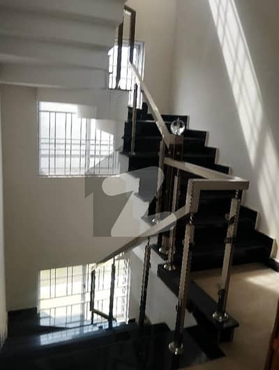 بحریہ انکلیو - سیکٹر سی 2 بحریہ انکلیو,بحریہ ٹاؤن,اسلام آباد میں 3 کمروں کا 10 مرلہ بالائی پورشن 80.0 ہزار میں کرایہ پر دستیاب ہے۔