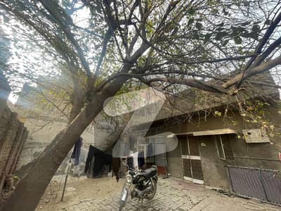 سپر ٹاون لاہور میں 3 کمروں کا 11 مرلہ مکان 2.99 کروڑ میں برائے فروخت۔