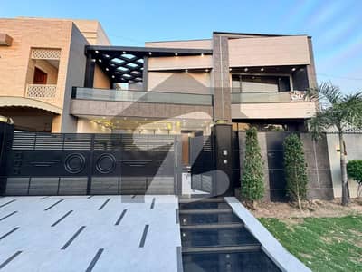 1 KANAL HOUSE LIKE NEW BUT SLIGHTLY USED SOME YEARS AVAIABLE FOR SALE IN PRIME LIOCATION OF FAZAIA PHASE 1