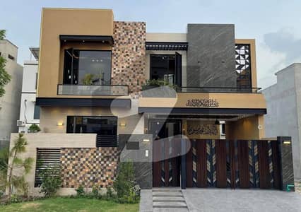 بحریہ ٹاؤن جینیپر بلاک بحریہ ٹاؤن سیکٹر سی,بحریہ ٹاؤن,لاہور میں 5 کمروں کا 10 مرلہ مکان 2.75 کروڑ میں برائے فروخت۔