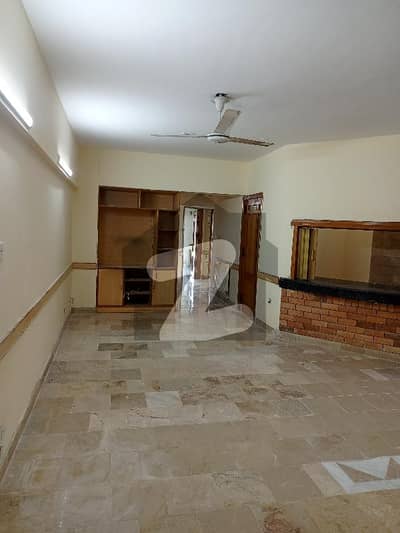 ایف ۔ 10 اسلام آباد میں 3 کمروں کا 14 مرلہ فلیٹ 1.2 لاکھ میں کرایہ پر دستیاب ہے۔