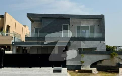 ڈی ایچ اے فیز 7 - بلاک یو فیز 7,ڈیفنس (ڈی ایچ اے),لاہور میں 5 کمروں کا 1 کنال مکان 3.0 لاکھ میں کرایہ پر دستیاب ہے۔